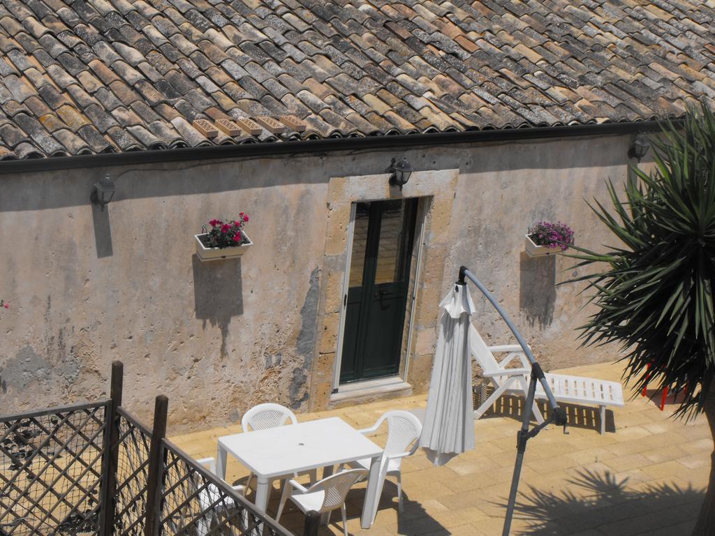 Agriturismoeloropizzuta Lido di Noto Zimmer foto